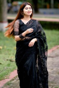 প্রিমিয়াম ব্ল্যাক শাড়ী এমব্রোয়ডারি এন্ড সফট সেমি-সিল্ক শাড়ি ব্লাউজ পিছ ফ্রি - (RBT-27)